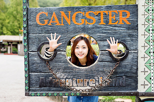 포토 JPG 주간 여자 행복 한명 웃음 사람 동양인 상반신 20대 성인 야외 앞모습 기쁨 놀이공원 한국인 즐거움 악당 포토존 여자만 여자한명만 성인여자만 청년만 청년여자만 성인한명만 청년여자한명만 성인여자한명만 성인만 국내포토 자연요소 1 감정 뷰포인트 표정 인종 청년 테마파크 파일형식