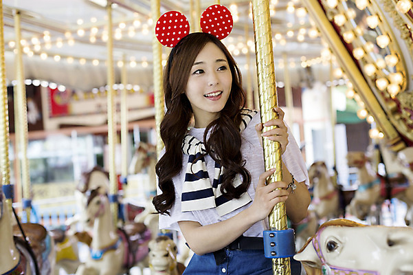 포토 JPG 주간 여자 행복 한명 웃음 사람 동양인 상반신 20대 성인 야외 아웃포커스 기쁨 놀이공원 한국인 머리띠 즐거움 회전목마 여자만 여자한명만 성인여자만 청년만 청년여자만 성인한명만 청년여자한명만 성인여자한명만 성인만 국내포토 자연요소 1 감정 장신구 촬영기법 표정 인종 청년 테마파크 놀이기구 파일형식