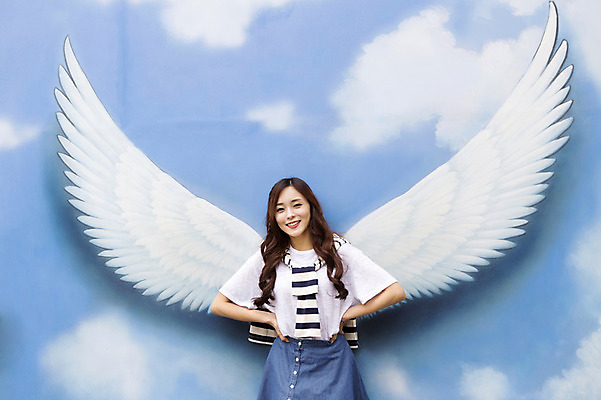 포토 JPG 주간 여자 행복 허리손 포즈 날개 한명 서기 웃음 사람 동양인 상반신 20대 성인 야외 앞모습 기쁨 한국인 즐거움 포토존 여자만 여자한명만 성인여자만 청년만 청년여자만 성인한명만 청년여자한명만 성인여자한명만 성인만 국내포토 자연요소 1 감정 뷰포인트 모션 표정 인종 청년 파일형식