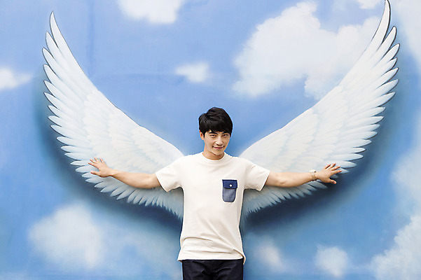 포토 JPG 주간 남자 행복 포즈 날개 팔벌리기 한명 서기 웃음 사람 동양인 상반신 20대 성인 야외 앞모습 기쁨 한국인 즐거움 포토존 남자만 남자한명만 성인남자만 청년만 청년남자만 청년남자한명만 성인한명만 성인남자한명만 성인만 국내포토 자연요소 1 감정 뷰포인트 모션 표정 인종 청년 파일형식