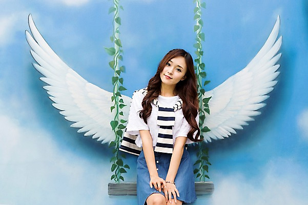 포토 JPG 주간 여자 행복 포즈 날개 한명 사람 동양인 상반신 20대 성인 야외 앞모습 기쁨 한국인 즐거움 그네 포토존 여자만 여자한명만 성인여자만 청년만 청년여자만 성인한명만 청년여자한명만 성인여자한명만 성인만 국내포토 자연요소 1 감정 뷰포인트 인종 청년 파일형식