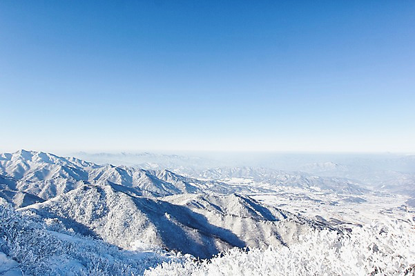 포토 JPG 주간 계절 겨울 자연 하늘 산 풍경 사람없음 야외 정상 전라북도 덕유산 상고대 국내포토 자연요소 전라도 생태계 서리 무주 파일형식
