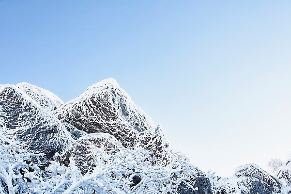 포토 JPG 주간 계절 배경화면 겨울 자연 눈꽃 풍경 사람없음 야외 돌_바위 바위 전라북도 덕유산 상고대 국내포토 자연요소 산 눈_날씨 전라도 생태계 서리 무주 파일형식