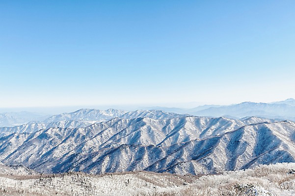 포토 JPG 주간 계절 겨울 자연 산 풍경 사람없음 야외 정상 전라북도 산등성이 덕유산 상고대 국내포토 자연요소 전라도 생태계 서리 무주 파일형식