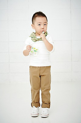 포토 JPG 전신 남자 어린이 실내 건강 한명 서기 들기 사람 동양인 앞모습 치료 컵 유치원생 한국인 양치 칫솔 남자만 남자한명만 어린이만 소년만 소년한명만 국내포토 1 식기 뷰포인트 의학 모션 인종 내부 위생용품 청결 파일형식