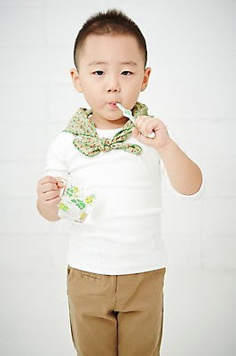 포토 JPG 남자 어린이 실내 건강 한명 서기 들기 사람 동양인 상반신 앞모습 치료 컵 유치원생 한국인 양치 칫솔 남자만 남자한명만 어린이만 소년만 소년한명만 국내포토 1 식기 뷰포인트 의학 모션 인종 내부 위생용품 청결 파일형식