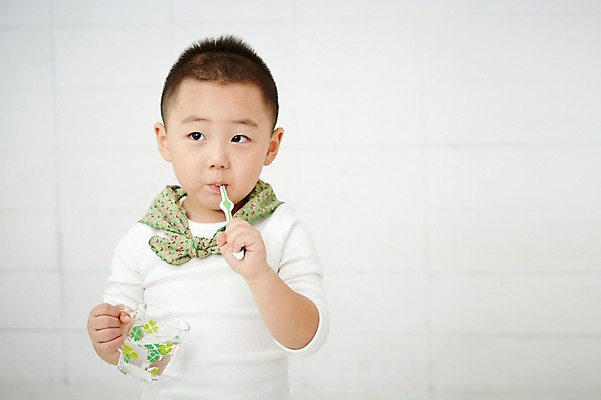 포토 JPG 남자 어린이 실내 건강 한명 들기 사람 동양인 상반신 앞모습 치료 컵 유치원생 한국인 양치 칫솔 남자만 남자한명만 어린이만 소년만 소년한명만 국내포토 1 식기 뷰포인트 의학 모션 인종 내부 위생용품 청결 파일형식