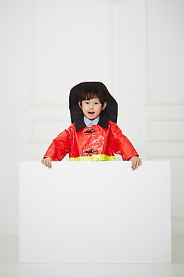 포토 JPG 직업 배너 남자 어린이 유니폼 안내 프레임 실내 한명 사람 동양인 상반신 앞모습 유치원생 한국인 체험학습 체험 소방관 알림 즐거움 열정 장래희망 직업체험 남자만 남자한명만 어린이만 소년만 소년한명만 국내포토 1 옷 감정 뷰포인트 컨셉 인종 내부 구조원 소방 파일형식