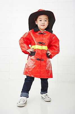 포토 JPG 전신 직업 여자 어린이 허리손 유니폼 실내 한명 서기 사람 동양인 앞모습 유치원생 한국인 체험학습 체험 소방관 즐거움 열정 장래희망 직업체험 여자만 여자한명만 어린이만 소녀만 소녀한명만 국내포토 1 옷 감정 뷰포인트 포즈 컨셉 모션 인종 내부 구조원 소방 파일형식