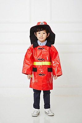 포토 JPG 전신 직업 남자 어린이 유니폼 실내 한명 서기 사람 동양인 앞모습 유치원생 한국인 체험학습 체험 소방관 즐거움 열정 장래희망 직업체험 남자만 남자한명만 어린이만 소년만 소년한명만 국내포토 1 옷 감정 뷰포인트 컨셉 모션 인종 내부 구조원 소방 파일형식