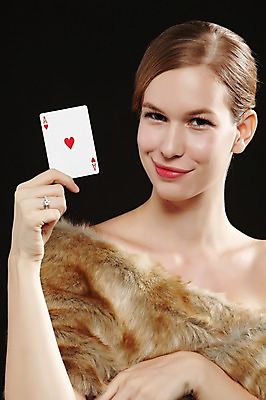 포토 JPG 스튜디오촬영 서양인 외국인 백인 해외기획촬영 원피스 여자 2013년태국 컬러 모션 실내 한명 서기 미소 들기 사람 상반신 20대 성인 앞모습 검은색 게임 트럼프 고급 도박 모피 카지노 딜러 여자만 여자한명만 성인여자만 청년만 청년여자만 성인한명만 청년여자한명만 성인여자한명만 성인만 국내포토 1 옷 뷰포인트 컨셉 놀이 표정 인종 청년 내부 놀이용품 파일형식