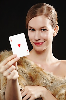 포토 JPG 스튜디오촬영 서양인 외국인 백인 해외기획촬영 원피스 여자 2013년태국 컬러 모션 실내 한명 서기 미소 들기 사람 상반신 20대 성인 앞모습 검은색 게임 트럼프 고급 도박 모피 카지노 딜러 여자만 여자한명만 성인여자만 청년만 청년여자만 성인한명만 청년여자한명만 성인여자한명만 성인만 국내포토 1 옷 뷰포인트 컨셉 놀이 표정 인종 청년 내부 놀이용품 파일형식