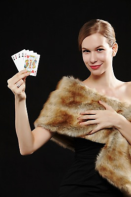 포토 JPG 스튜디오촬영 서양인 외국인 백인 해외기획촬영 원피스 여자 2013년태국 컬러 모션 실내 한명 서기 미소 들기 사람 상반신 20대 성인 앞모습 검은색 펼침 게임 트럼프 고급 도박 모피 카지노 딜러 여자만 여자한명만 성인여자만 청년만 청년여자만 성인한명만 청년여자한명만 성인여자한명만 성인만 국내포토 1 옷 뷰포인트 컨셉 놀이 표정 인종 청년 내부 놀이용품 파일형식