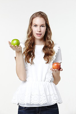 포토 JPG 스튜디오촬영 서양인 외국인 백인 해외기획촬영 긴머리 웰빙 여자 2013년태국 과일 모션 자연 실내 한명 서기 미소 들기 사람 상반신 20대 성인 앞모습 캐주얼 사과 여자만 여자한명만 성인여자만 청년만 청년여자만 성인한명만 청년여자한명만 성인여자한명만 성인만 국내포토 1 헤어스타일 옷 뷰포인트 표정 인종 청년 내부 생태계 파일형식