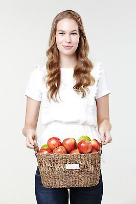 포토 JPG 스튜디오촬영 서양인 외국인 백인 해외기획촬영 긴머리 웰빙 여자 2013년태국 과일 모션 자연 실내 한명 서기 미소 들기 사람 상반신 20대 성인 앞모습 캐주얼 바구니 사과 사과바구니 여자만 여자한명만 성인여자만 청년만 청년여자만 성인한명만 청년여자한명만 성인여자한명만 성인만 국내포토 1 헤어스타일 옷 뷰포인트 표정 인종 청년 내부 생태계 파일형식