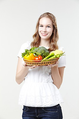 포토 JPG 스튜디오촬영 서양인 외국인 백인 해외기획촬영 긴머리 웰빙 여자 2013년태국 채소 모션 자연 고추 파프리카 실내 옥수수 한명 서기 미소 들기 사람 상반신 20대 성인 앞모습 캐주얼 바구니 상추 브로콜리 여자만 여자한명만 성인여자만 청년만 청년여자만 성인한명만 청년여자한명만 성인여자한명만 성인만 국내포토 1 헤어스타일 옷 뷰포인트 곡류 표정 인종 청년 내부 생태계 파일형식