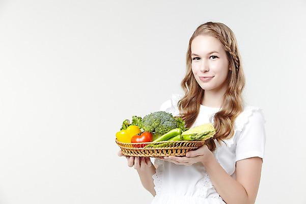 포토 JPG 스튜디오촬영 서양인 외국인 백인 해외기획촬영 긴머리 웰빙 여자 2013년태국 채소 모션 자연 고추 파프리카 실내 옥수수 한명 서기 미소 들기 사람 상반신 20대 성인 앞모습 캐주얼 바구니 상추 브로콜리 여자만 여자한명만 성인여자만 청년만 청년여자만 성인한명만 청년여자한명만 성인여자한명만 성인만 국내포토 1 헤어스타일 옷 뷰포인트 곡류 표정 인종 청년 내부 생태계 파일형식