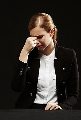 포토 JPG 스튜디오촬영 서양인 외국인 백인 해외기획촬영 여자 2013년태국 컬러 비즈니스 모션 스트레스 실내 한명 사람 앉기 정장 손짓 상반신 20대 성인 앞모습 손들기 검은색 분노 짜증 비즈니스우먼 찡그림 불안 두통 불쾌함 여자만 여자한명만 성인여자만 청년만 청년여자만 성인한명만 청년여자한명만 성인여자한명만 성인만 국내포토 1 옷 감정 뷰포인트 표정 인종 청년 내부 직장인 질병 파일형식