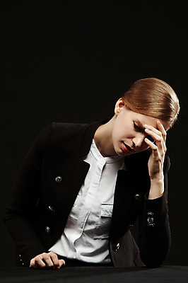 포토 JPG 스튜디오촬영 서양인 외국인 백인 해외기획촬영 여자 2013년태국 컬러 비즈니스 모션 스트레스 실내 한명 사람 앉기 정장 손짓 상반신 20대 성인 앞모습 손들기 검은색 분노 짜증 비즈니스우먼 찡그림 불안 괴로움 두통 불쾌함 여자만 여자한명만 성인여자만 청년만 청년여자만 성인한명만 청년여자한명만 성인여자한명만 성인만 국내포토 1 옷 감정 뷰포인트 표정 인종 청년 내부 직장인 질병 파일형식