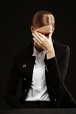 포토 JPG 스튜디오촬영 서양인 외국인 백인 해외기획촬영 여자 2013년태국 컬러 비즈니스 모션 스트레스 실내 한명 사람 앉기 정장 손짓 상반신 20대 성인 앞모습 손들기 검은색 분노 짜증 비즈니스우먼 찡그림 불안 괴로움 두통 불쾌함 여자만 여자한명만 성인여자만 청년만 청년여자만 성인한명만 청년여자한명만 성인여자한명만 성인만 국내포토 1 옷 감정 뷰포인트 표정 인종 청년 내부 직장인 질병 파일형식