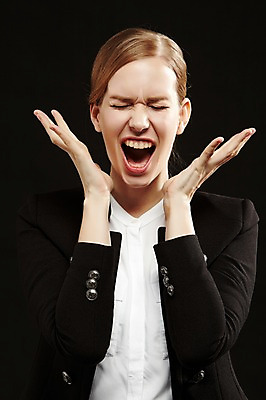 포토 JPG 스튜디오촬영 서양인 외국인 백인 해외기획촬영 여자 2013년태국 컬러 비즈니스 모션 스트레스 실내 한명 사람 정장 손짓 상반신 20대 성인 앞모습 손들기 검은색 외침 분노 짜증 비즈니스우먼 찡그림 불안 괴로움 불쾌함 여자만 여자한명만 성인여자만 청년만 청년여자만 성인한명만 청년여자한명만 성인여자한명만 성인만 국내포토 1 옷 감정 뷰포인트 표정 인종 청년 내부 소리 직장인 파일형식