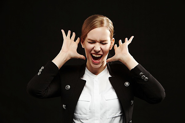 포토 JPG 스튜디오촬영 서양인 외국인 백인 해외기획촬영 여자 2013년태국 컬러 비즈니스 모션 스트레스 실내 한명 사람 정장 손짓 상반신 20대 성인 앞모습 손들기 검은색 외침 분노 짜증 비즈니스우먼 찡그림 불안 괴로움 불쾌함 여자만 여자한명만 성인여자만 청년만 청년여자만 성인한명만 청년여자한명만 성인여자한명만 성인만 국내포토 1 옷 감정 뷰포인트 표정 인종 청년 내부 소리 직장인 파일형식