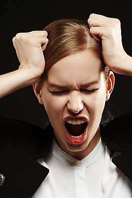 포토 JPG 스튜디오촬영 서양인 외국인 백인 해외기획촬영 여자 2013년태국 컬러 비즈니스 모션 스트레스 실내 한명 사람 정장 손짓 상반신 20대 성인 앞모습 손들기 검은색 외침 고통 분노 짜증 비즈니스우먼 찡그림 불안 괴로움 두통 불쾌함 여자만 여자한명만 성인여자만 청년만 청년여자만 성인한명만 청년여자한명만 성인여자한명만 성인만 국내포토 1 옷 감정 뷰포인트 표정 인종 청년 내부 소리 직장인 질병 파일형식