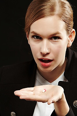 포토 JPG 스튜디오촬영 서양인 외국인 백인 해외기획촬영 여자 2013년태국 컬러 비즈니스 모션 스트레스 실내 손바닥 한명 사람 정장 상반신 20대 성인 앞모습 알약 검은색 짜증 비즈니스우먼 올리기 여자만 여자한명만 성인여자만 청년만 청년여자만 성인한명만 청년여자한명만 성인여자한명만 성인만 국내포토 1 손 옷 감정 뷰포인트 인종 청년 내부 약 직장인 파일형식