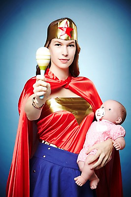 포토 JPG 스튜디오촬영 서양인 외국인 백인 해외기획촬영 여자 2013년태국 포즈 안기 모션 엄마 실내 한명 서기 미소 들기 사람 상반신 20대 성인 앞모습 육아 자신감 목표 망토 주부 열정 딸랑이 원더우먼 아기인형 여자만 여자한명만 성인여자만 청년만 청년여자만 성인한명만 청년여자한명만 성인여자한명만 성인만 국내포토 1 감정 인형 뷰포인트 컨셉 가족 표정 인종 청년 내부 아기용품 영웅 파일형식