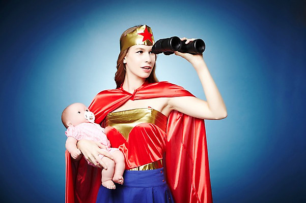 포토 JPG 스튜디오촬영 서양인 외국인 백인 해외기획촬영 응시 여자 2013년태국 포즈 안기 모션 엄마 실내 한명 서기 들기 사람 상반신 20대 성인 앞모습 망원경 육아 관찰 자신감 목표 망토 주부 열정 원더우먼 아기인형 여자만 여자한명만 성인여자만 청년만 청년여자만 성인한명만 청년여자한명만 성인여자한명만 성인만 국내포토 1 시선 감정 인형 뷰포인트 컨셉 가족 인종 청년 내부 영웅 파일형식