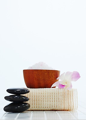 포토 JPG 스튜디오촬영 식물 그릇 꽃 생활용품 실내 사람없음 위생용품 뷰티 돌_바위 미용용품 오브젝트 목욕타월 입욕소금 국내포토 식기 내부 수건 소금 파일형식