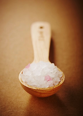 포토 JPG 스튜디오촬영 생활용품 실내 사람없음 아웃포커스 위생용품 뷰티 숟가락 미용용품 오브젝트 입욕소금 국내포토 촬영기법 수저 내부 소금 파일형식