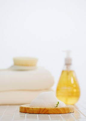 포토 JPG 스튜디오촬영 생활용품 실내 사람없음 아웃포커스 위생용품 뷰티 거품 욕실 타일 오브젝트 목욕타월 샤워솔 국내포토 촬영기법 내부 수건 송 파일형식