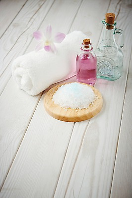 포토 JPG 스튜디오촬영 식물 꽃 생활용품 유리병 실내 사람없음 수건 위생용품 뷰티 미용용품 오일 병 오브젝트 입욕소금 국내포토 식기 음식 병_용기 내부 화장품 소금 파일형식