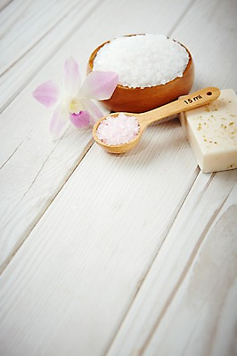 포토 JPG 스튜디오촬영 식물 그릇 꽃 생활용품 실내 사람없음 위생용품 뷰티 숟가락 미용용품 오브젝트 비누 입욕소금 국내포토 식기 수저 내부 소금 파일형식