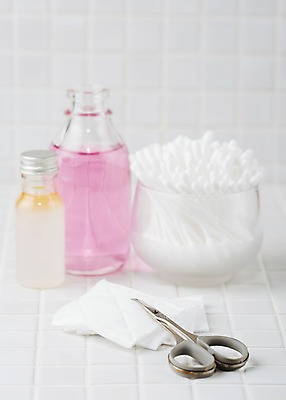 포토 JPG 스튜디오촬영 생활용품 실내 사람없음 아웃포커스 위생용품 뷰티 욕실 미용용품 솜 타일 오브젝트 리무버 면봉 미용가위 화장솜 국내포토 가위_도구 촬영기법 내부 화장용품 파일형식