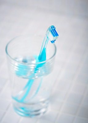 포토 JPG 스튜디오촬영 생활용품 잔 실내 사람없음 아웃포커스 물 위생용품 뷰티 욕실 칫솔 타일 오브젝트 국내포토 자연요소 식기 촬영기법 내부 파일형식