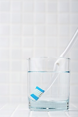 포토 JPG 스튜디오촬영 생활용품 잔 실내 사람없음 물 위생용품 뷰티 욕실 칫솔 타일 오브젝트 국내포토 자연요소 식기 내부 파일형식