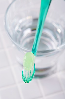 포토 JPG 스튜디오촬영 생활용품 잔 실내 사람없음 아웃포커스 물 위생용품 뷰티 욕실 칫솔 타일 오브젝트 치약 국내포토 자연요소 식기 촬영기법 내부 파일형식