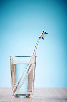 포토 JPG 스튜디오촬영 생활용품 잔 실내 사람없음 물 위생용품 뷰티 욕실 칫솔 타일 오브젝트 국내포토 자연요소 식기 내부 파일형식