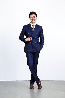 포토 JPG 스튜디오촬영 전신 남자 비즈니스 모션 실내 한명 서기 웃음 사람 동양인 정장 20대 성인 앞모습 한국인 비즈니스맨 주머니손 남자만 남자한명만 성인남자만 청년만 청년남자만 청년남자한명만 성인한명만 성인남자한명만 성인만 국내포토 1 옷 뷰포인트 표정 인종 청년 내부 직장인 파일형식