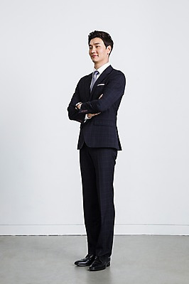 포토 JPG 스튜디오촬영 전신 남자 비즈니스 모션 실내 한명 서기 사람 동양인 정장 20대 성인 옆모습 팔짱 한국인 비즈니스맨 남자만 남자한명만 성인남자만 청년만 청년남자만 청년남자한명만 성인한명만 성인남자한명만 성인만 국내포토 1 옷 뷰포인트 인종 청년 내부 직장인 파일형식