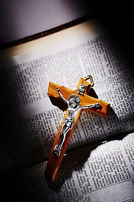 포토 JPG 스튜디오촬영 종교 백그라운드 십자가 종교용품 그림자 사람없음 빛 성당 성경 천주교 예수 하나님 오브젝트 천주교용품 성물 국내포토 종교건축 실내 신_종교 파일형식