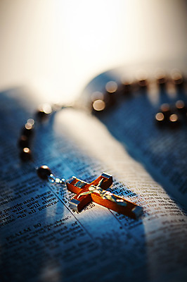 포토 JPG 스튜디오촬영 종교 백그라운드 십자가 종교용품 근접촬영 사람없음 빛 성당 성경 천주교 예수 하나님 오브젝트 천주교용품 묵주 성물 국내포토 뷰포인트 종교건축 실내 신_종교 파일형식