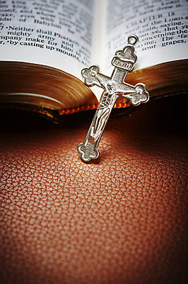 포토 JPG 스튜디오촬영 종교 백그라운드 십자가 종교용품 근접촬영 사람없음 아웃포커스 성당 성경 천주교 예수 하나님 오브젝트 천주교용품 성물 국내포토 뷰포인트 종교건축 촬영기법 실내 신_종교 파일형식