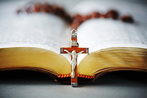 포토 JPG 스튜디오촬영 종교 백그라운드 십자가 종교용품 사람없음 아웃포커스 성당 성경 천주교 예수 하나님 오브젝트 천주교용품 묵주 성물 국내포토 종교건축 촬영기법 실내 신_종교 파일형식