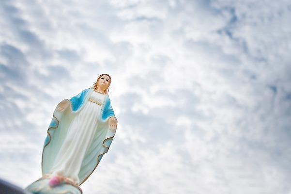 포토 JPG 주간 구름 종교 로우앵글 백그라운드 십자가 종교용품 하늘 사람없음 야외 성당 천주교 예수 하나님 오브젝트 천주교용품 마리아 성물 국내포토 자연요소 뷰포인트 종교건축 신_종교 파일형식