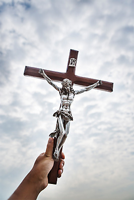 포토 JPG 주간 구름 손 종교 백그라운드 십자가 종교용품 하늘 야외 신체부위 성당 천주교 예수 하나님 오브젝트 천주교용품 성물 국내포토 자연요소 종교건축 사람 신_종교 파일형식