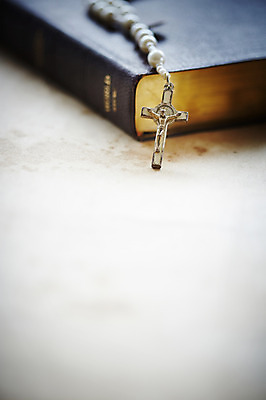 포토 JPG 스튜디오촬영 종교 백그라운드 십자가 종교용품 사람없음 아웃포커스 성당 성경 천주교 예수 하나님 오브젝트 천주교용품 묵주 성물 국내포토 종교건축 촬영기법 실내 신_종교 파일형식