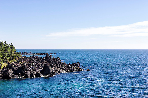 포토 JPG 주간 바다 한국 풍경 사람없음 야외 제주도 돌_바위 바위 주상절리 국내포토 자연요소 아시아 파일형식